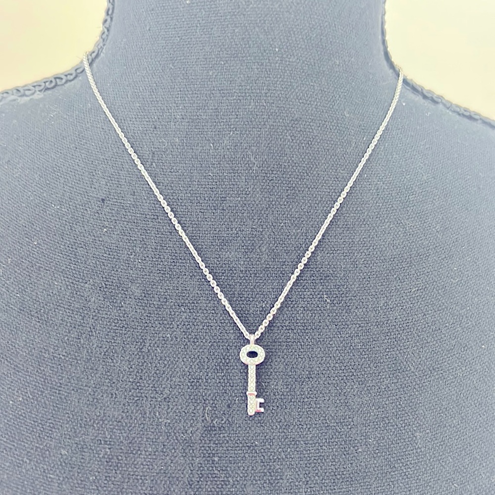 “Key to my heart” key chain by Lancôme